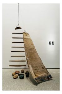 Ett reningsbad efter sopstationen – Mike Kelley och Birgitta Marakatt-Labba på Moderna Museet, Stockholm