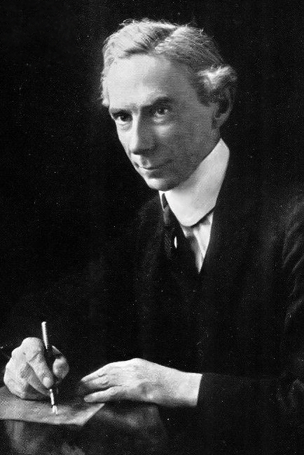 Svartvitt porträtt av Bertrand Russell 1916.