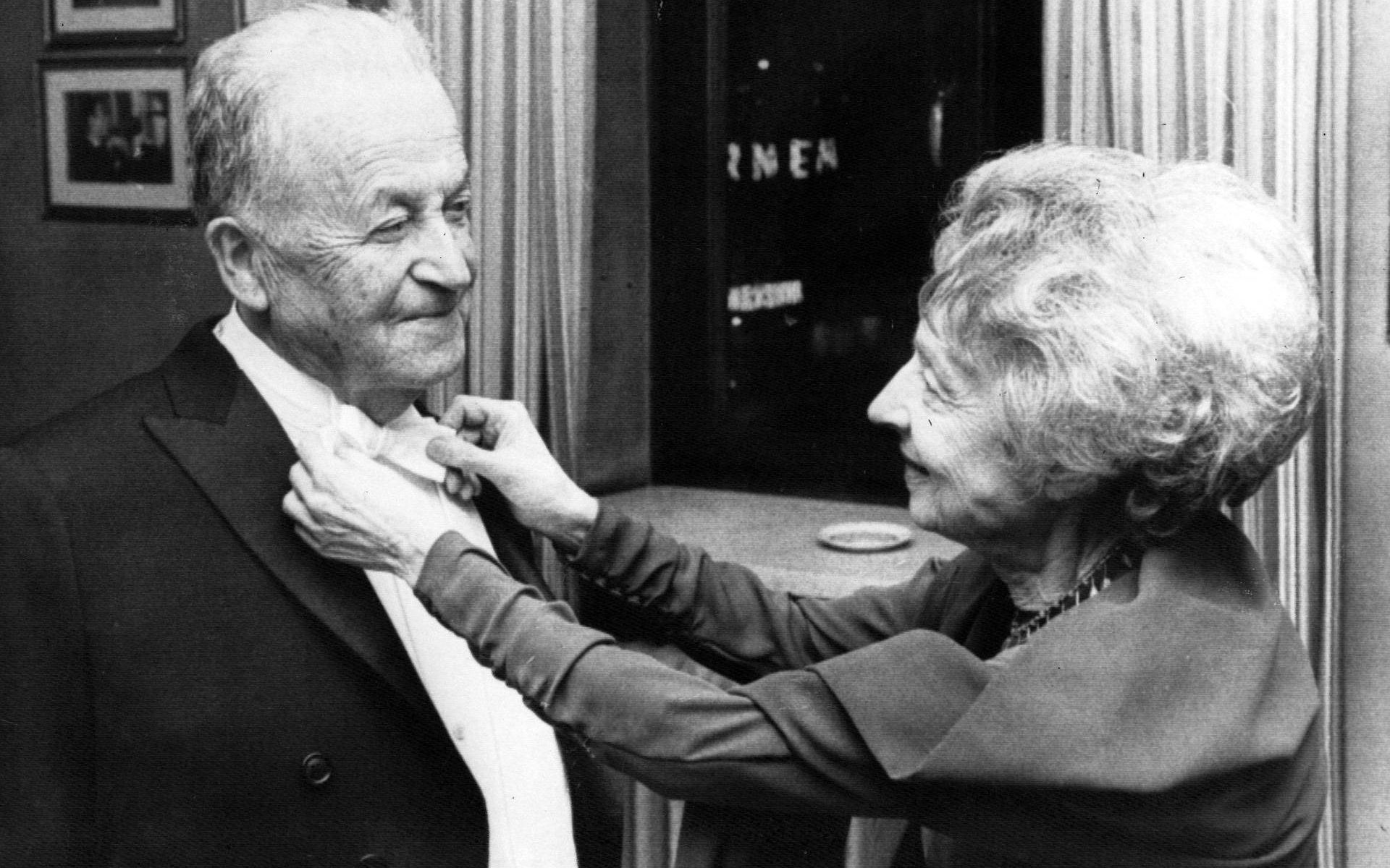 Nelly Sachs och Samuel Agnon inför Nobelfestligheterna 1966.