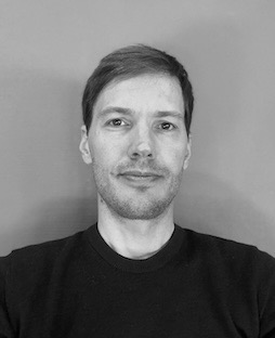 Svartvitt porträtt av Nils Wadström.